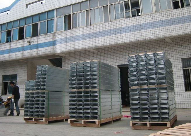 ����\���