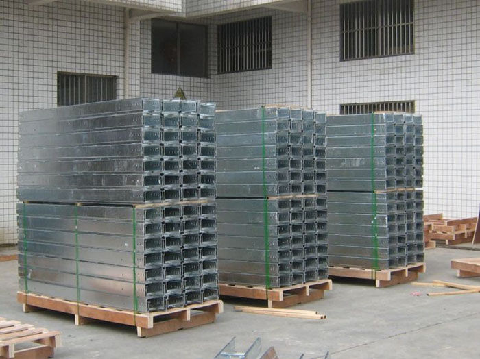 ����\���